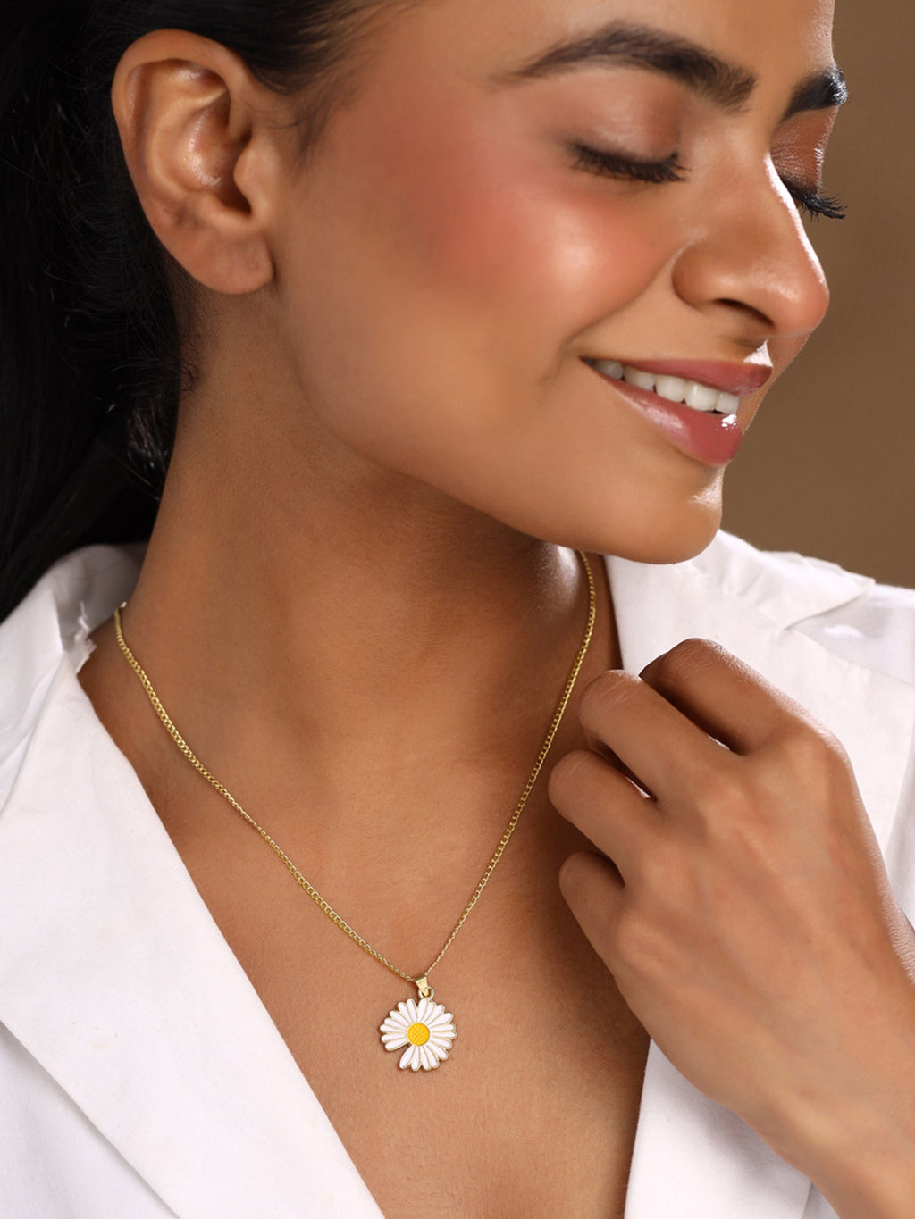 Flower Bee Gold Pendant Necklace