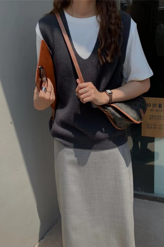 Trendy Sleeveless Knit Sweater