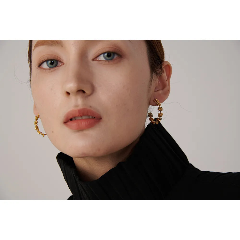 Daisy Hoop Gold Earring