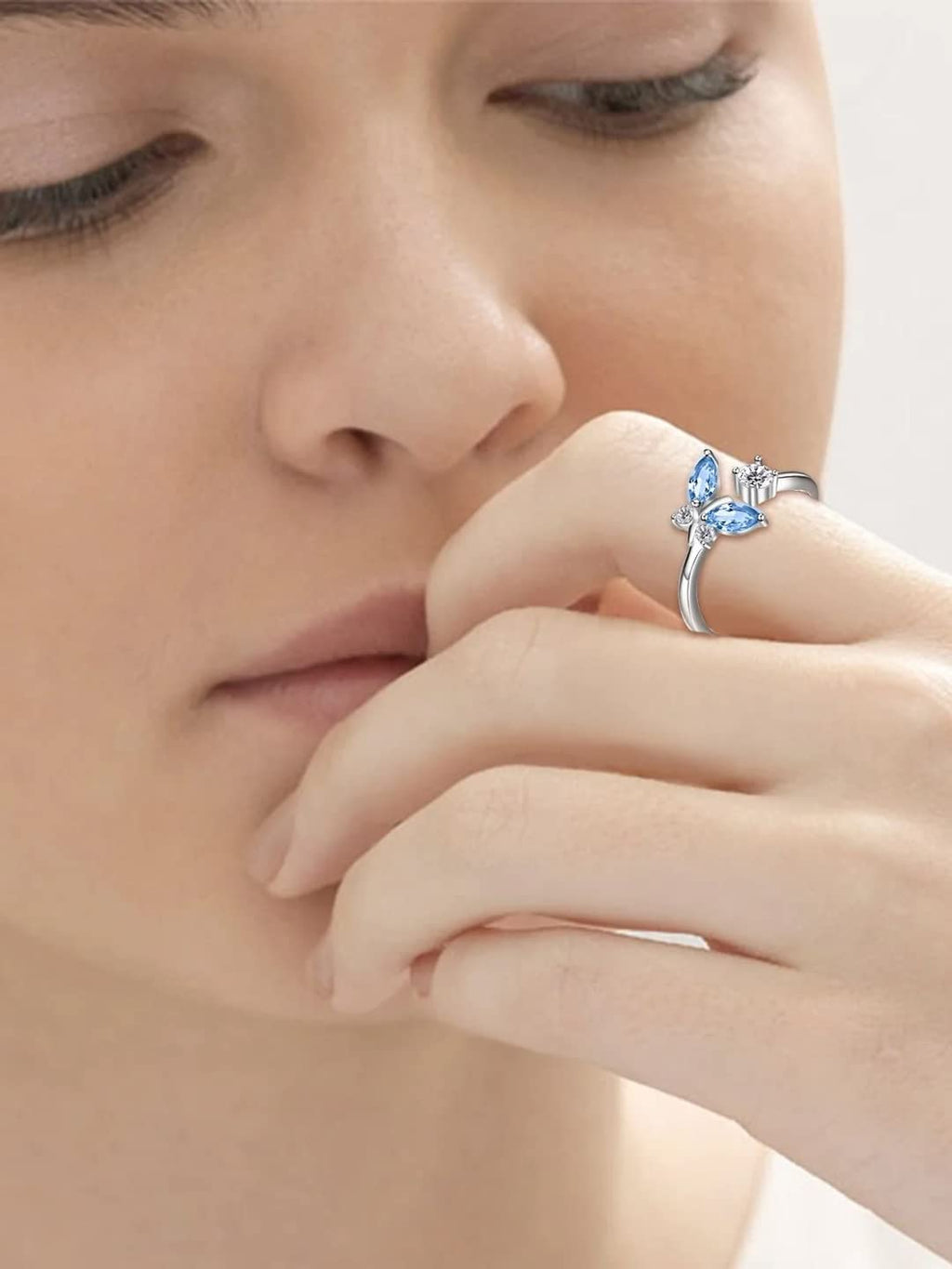 Silver Toned Elegant Crystal Ring