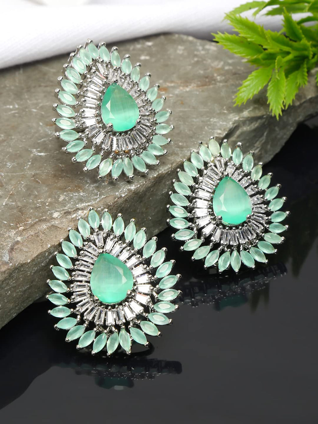 Rhodium Plated Pestal AD Floral Ring