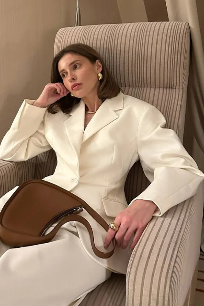 White Lapel Relaxed Sleeve Coat