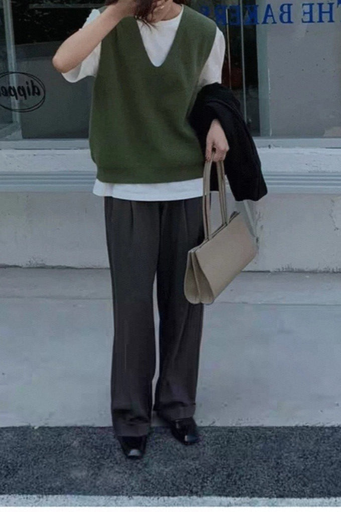 Trendy Sleeveless Knit Sweater