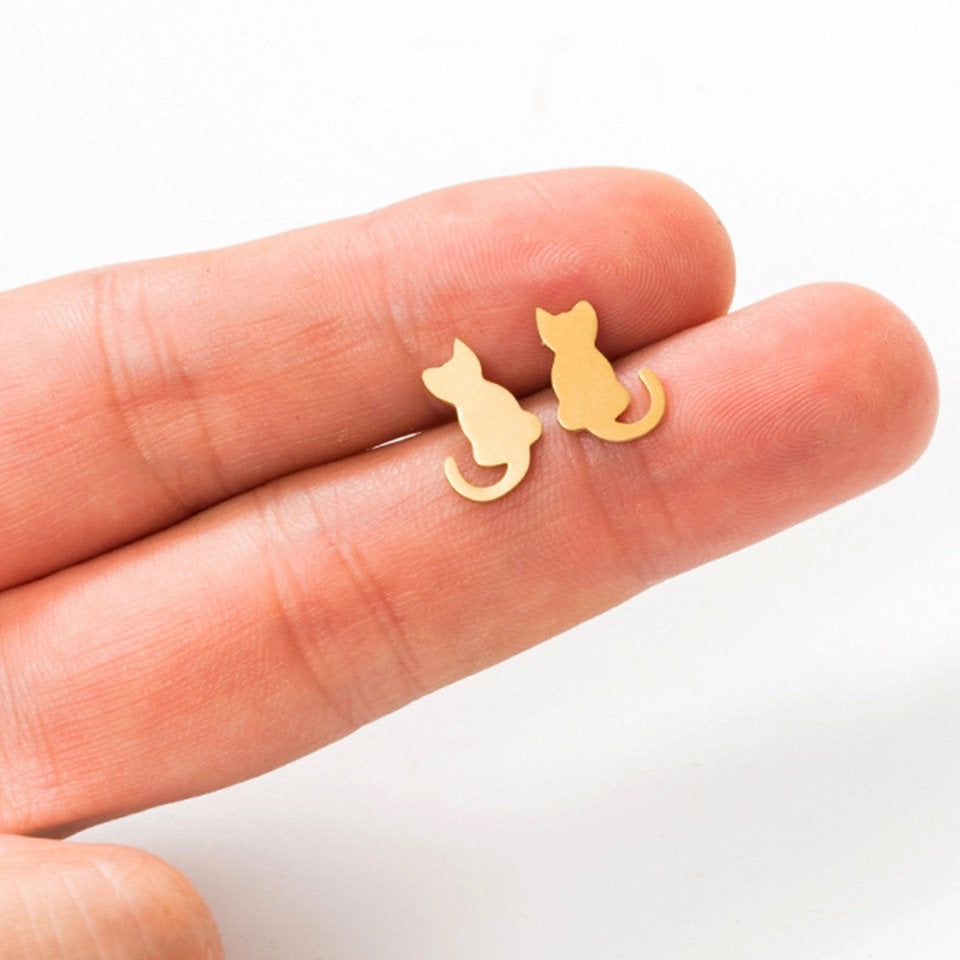 Playful Kitten Stud Earring