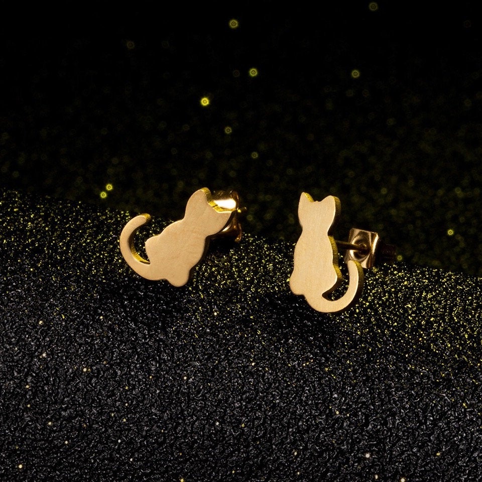 Playful Kitten Stud Earring
