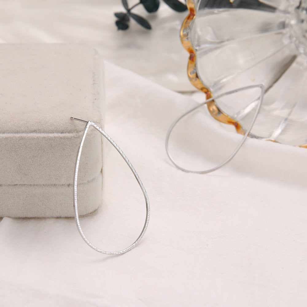 Minimalist Teardrop Silver Earring