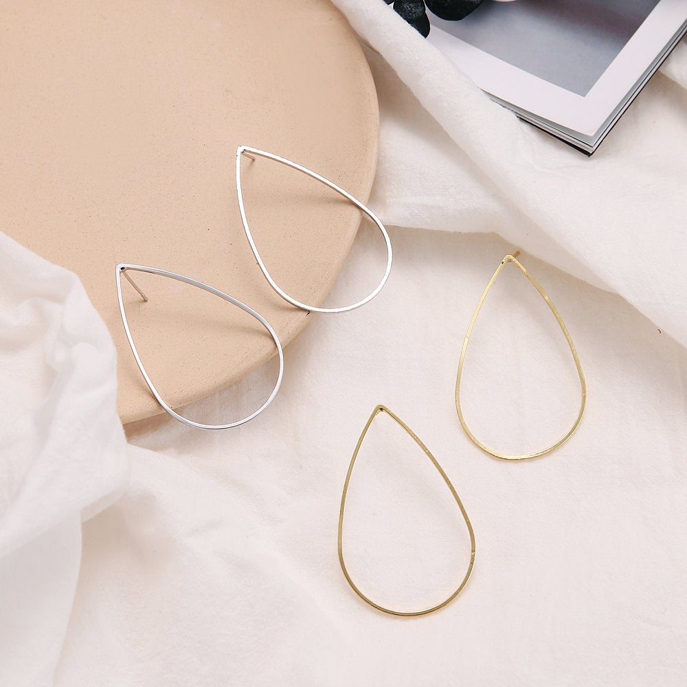Minimalist Teardrop Silver Earring