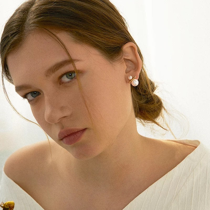 Elegant Pearl Bar Earring