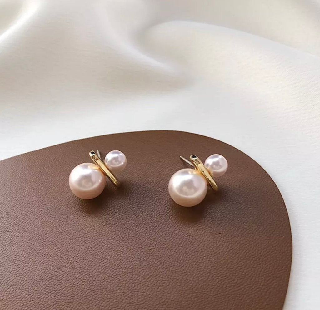 Elegant Pearl Bar Earring