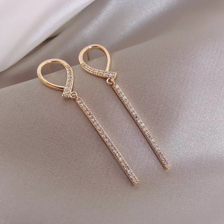 Crystal Teardrop Bar Earring