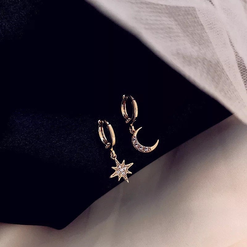 Mismatched Star Moon Hoop Earring