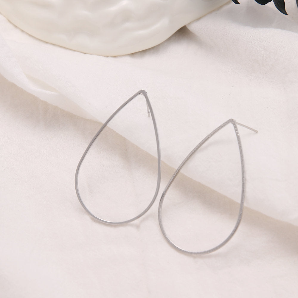 Minimalist Teardrop Silver Earring