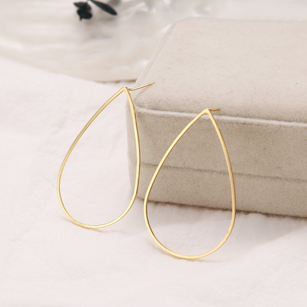 Minimalist Teardrop Silver Earring