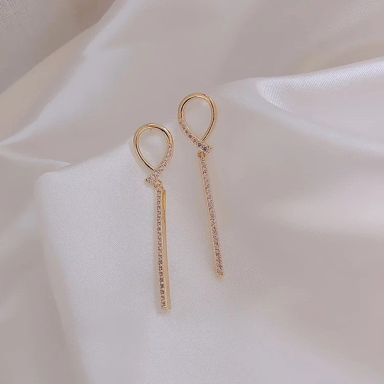 Crystal Teardrop Bar Earring