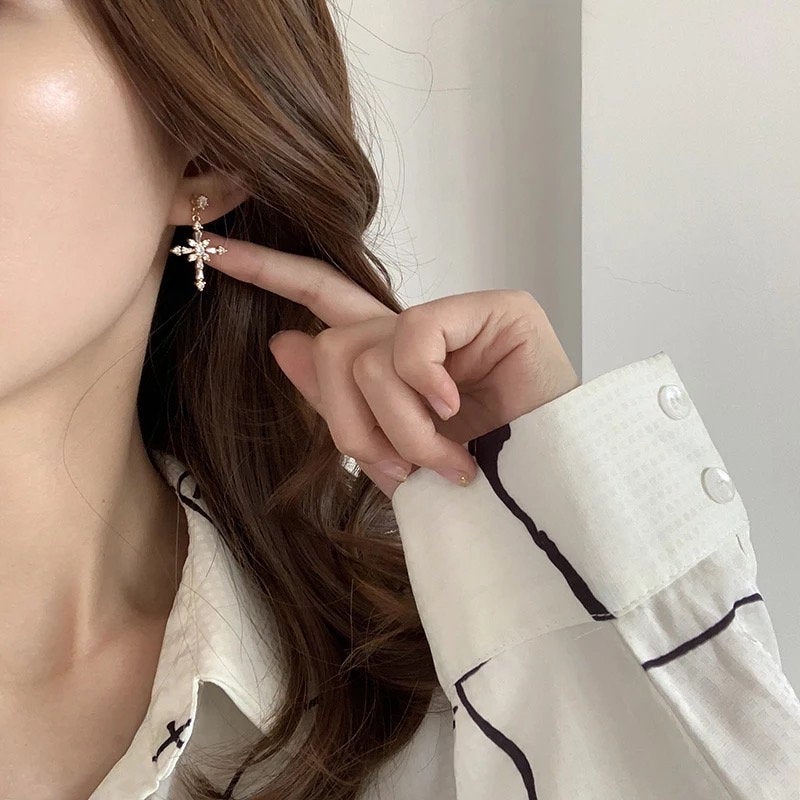 Crystal Cross Pendant Earring