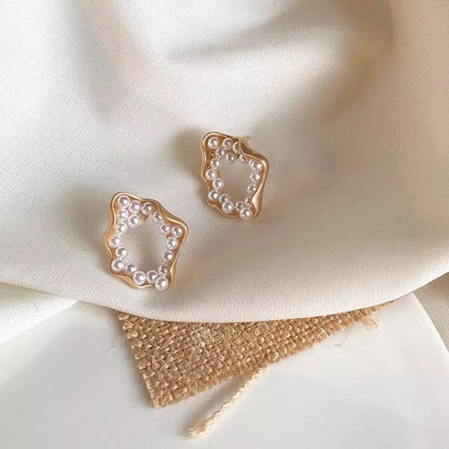 Asymmetric Oval Pearl Earring