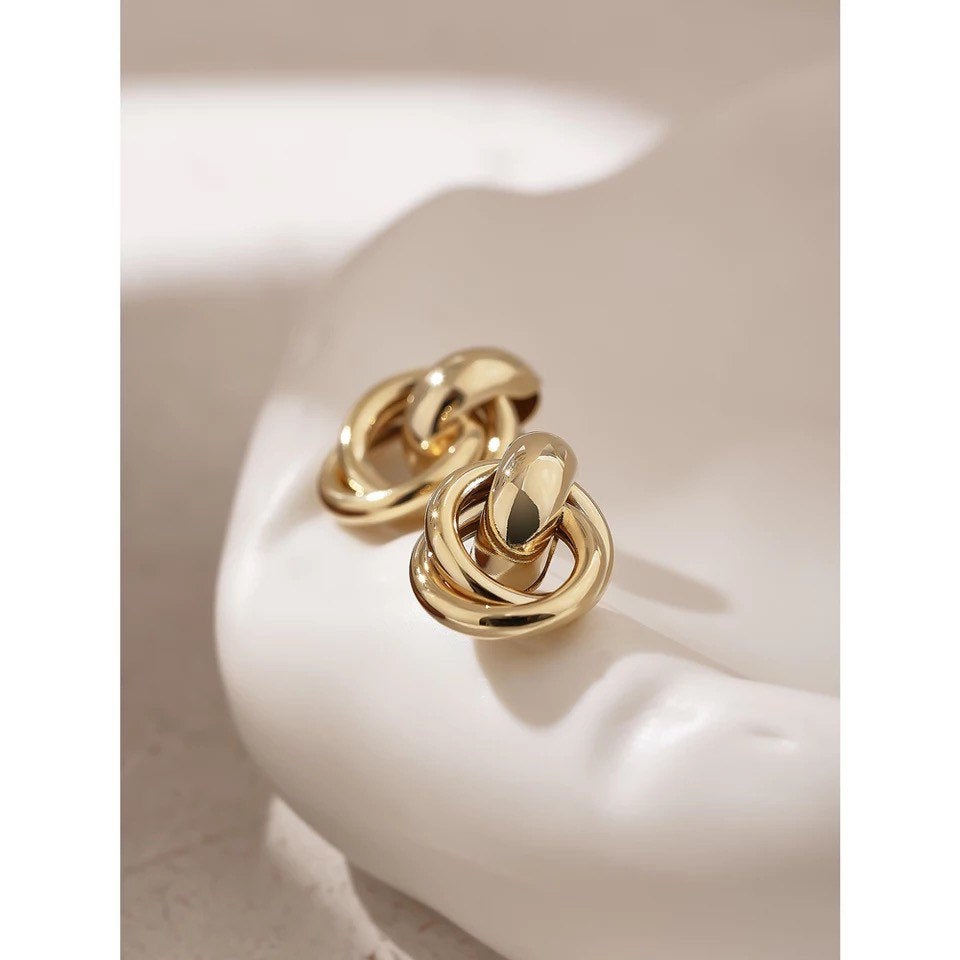 Love Knot Twisted Gold Earring