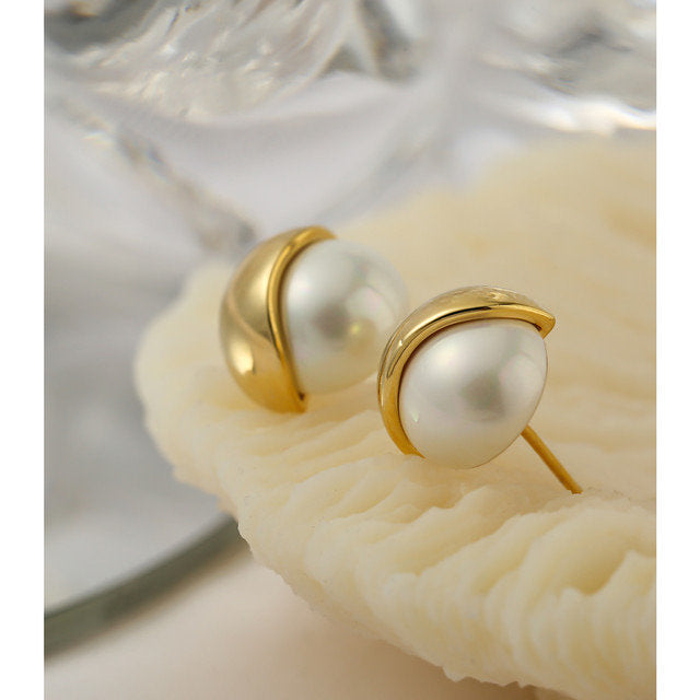 Gold Dipper Pearl Stud Earring