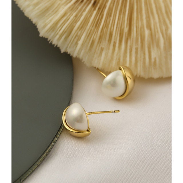 Gold Dipper Pearl Stud Earring