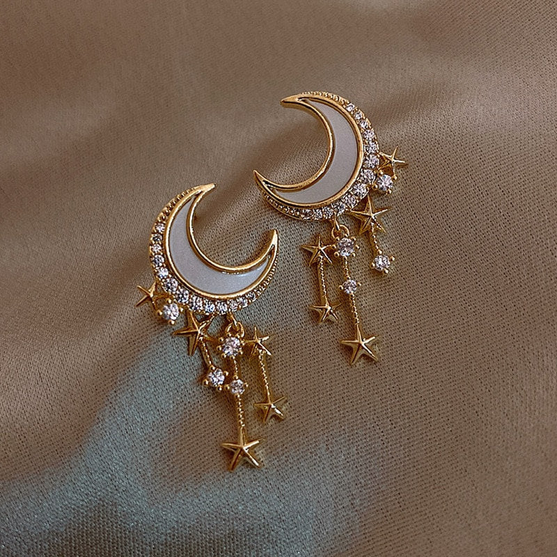 Crescent Shell Moon Sky Earring