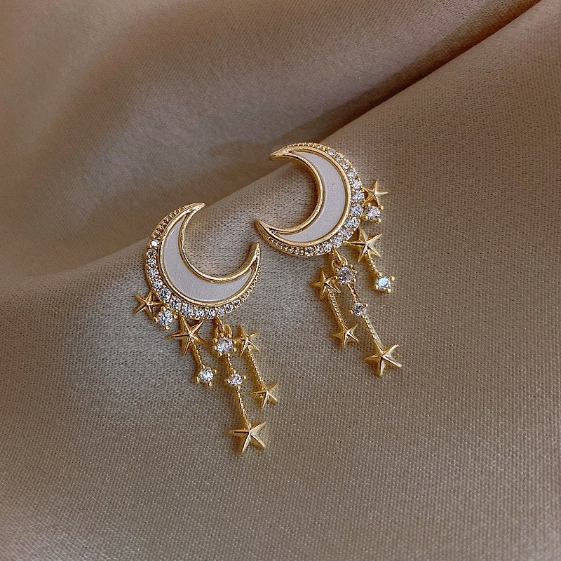 Crescent Shell Moon Sky Earring