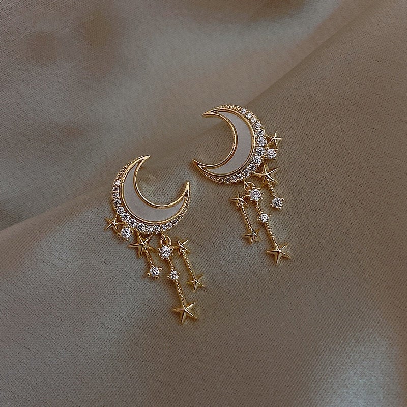 Crescent Shell Moon Sky Earring