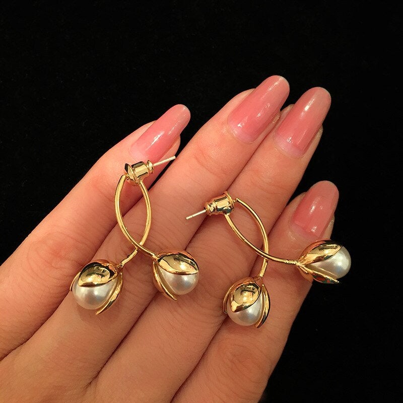 Blooming Tulip Pearl Ear Jacket Earring