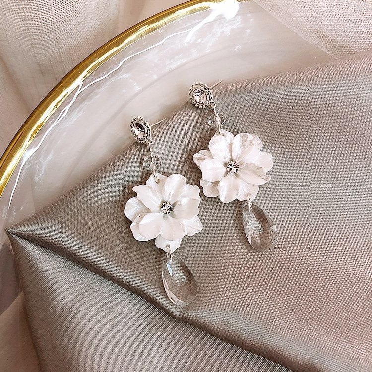 White Retro Flower Earring