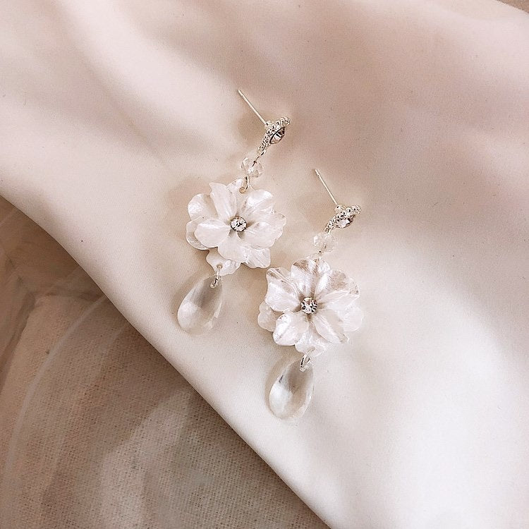 White Retro Flower Earring
