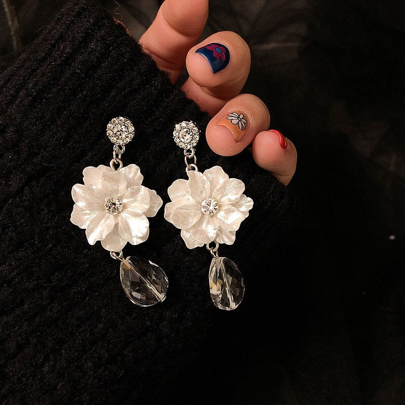 White Retro Flower Earring