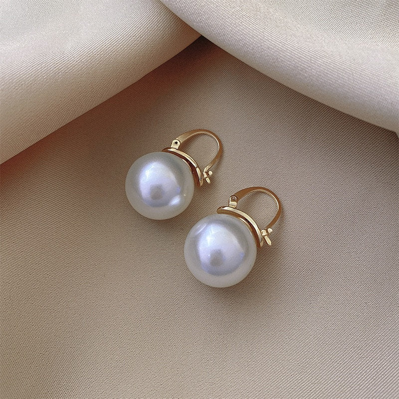 Pearl Tiny Huggie Earring