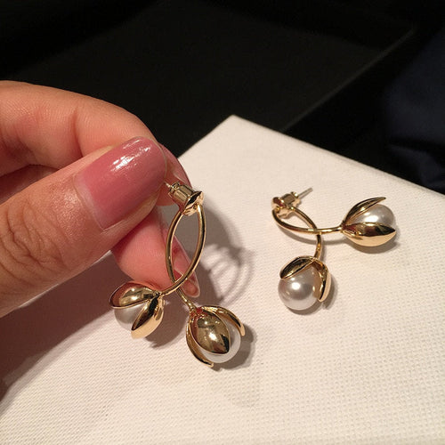 Blooming Tulip Pearl Ear Jacket Earring