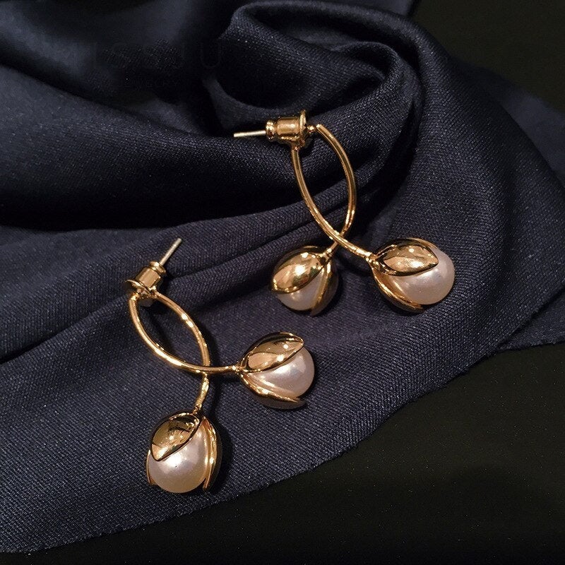 Blooming Tulip Pearl Ear Jacket Earring