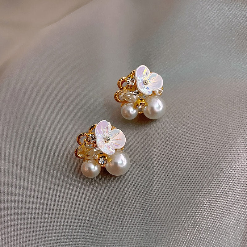 Pearly Flower Stud Earring