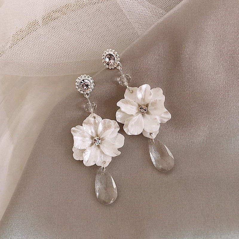 White Retro Flower Earring