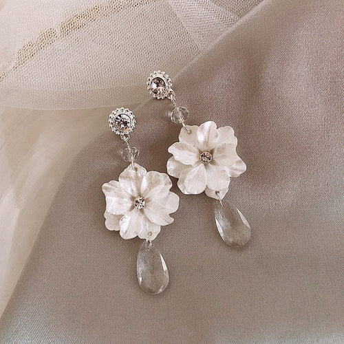 White Retro Flower Earring