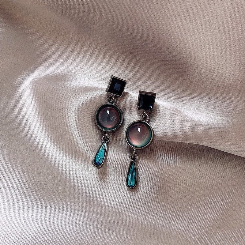 Retro Water Drop Gemstone Earring