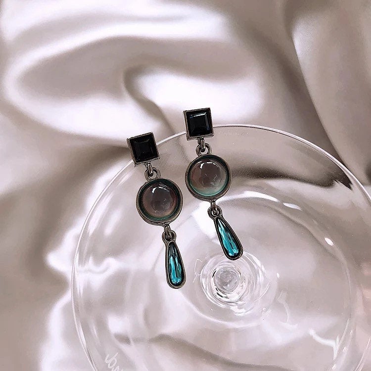 Retro Water Drop Gemstone Earring
