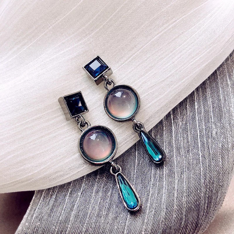 Retro Water Drop Gemstone Earring